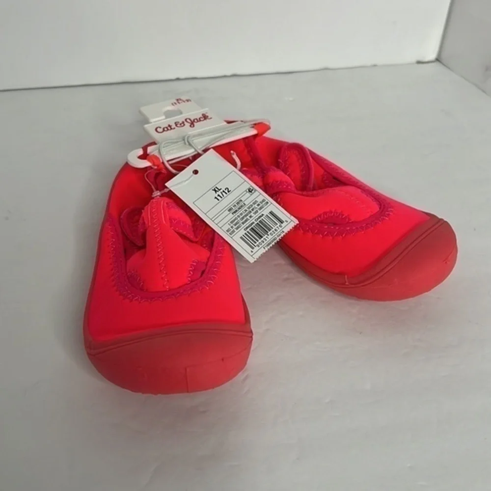 BUNDLE 5 $5 ITEM FOR $25🌹CAT & JACK GIRLS HOT PINK WATER SHOES SIZE XL 11/12